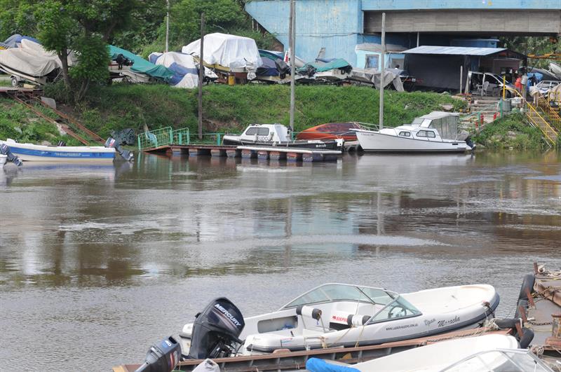Miles de personas han sido evacuadas en los últimos días a causa de las lluvias que han dejado inundaciones y desbordes de ríos en poblaciones de Uruguay, Argentina y Paraguay.