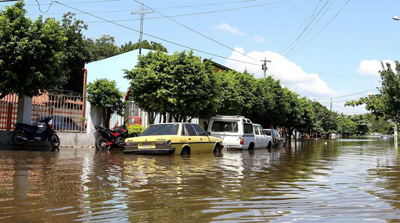 Las intensas precipitaciones en los departamentos uruguayos de Artigas, Paysandú, Rivera y Salto (norte de Uruguay) obligaron a la evacuación de más de 6 mil personas.