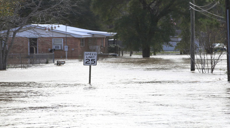 Mientras en unas zonas se registraron inundaciones por las lluvias, otras como Texas, estaban cubiertas de nieve. 