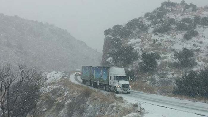 En las últimas horas las nevadas han azotado los límites de Chihuahua y Sonora.
