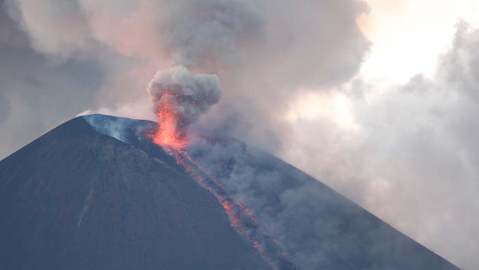 El volcán retomó su intensidad, hay magma que va hacia la parte superficial del Momotombo, detalló la Coordinadora del Consejo de Comunicación y Ciudadanía, Rosario Murillo.