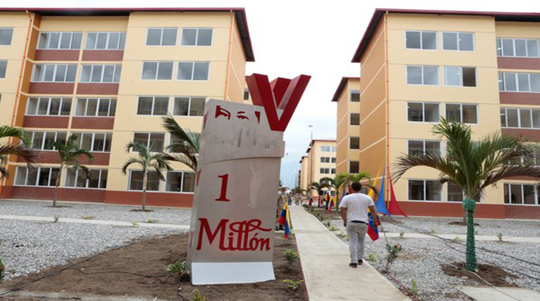 La vivienda número un millón se encuentra en el desarrollo urbanístico Antonio Ricaurte, parroquia Caña de Azúcar, estado Aragua, donde también 680 familias reciben las llaves de su hogar.