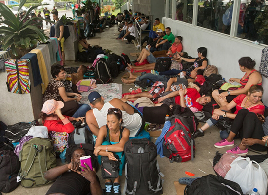 En los albergues del norte de Costa Rica, varios cubanos han reaccionados molestos por el alto costo de emprender el viaje.