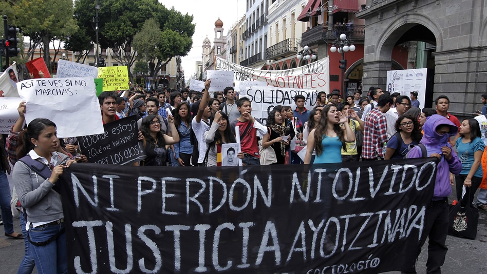 Los estudiantes mexicanos se han movilizado en respaldo a sus compañeros y en rechazo a los abusos policiales.