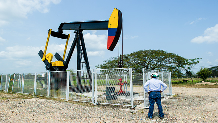 Colombia enfrenta dura crisis por la baja del precio del petróleo.