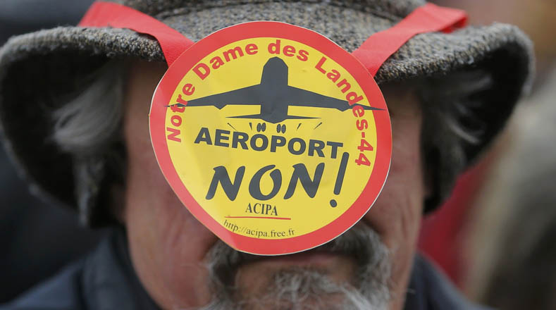 Ecologistas franceses se unieron a las movilizaciones en contra del nuevo aeropuerto.