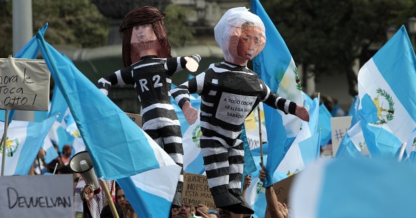 El pueblo de Guatemala marcho contra la corrupción durante el gobierno de Otto Pérez Molina