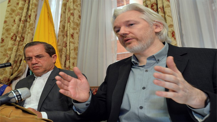 Gobierno de Ecuador garantiza protección al fundador de WikiLeaks, Julian Assange.