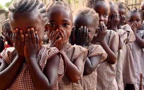 Millones de niñas son víctimas de la mutilación genital en varios países.
