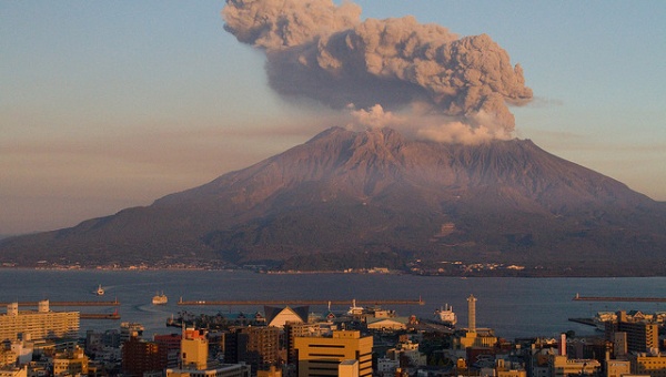 La erupción se registró a las 18h56 (hora local) en la montaña de 1.117 metros de altura.