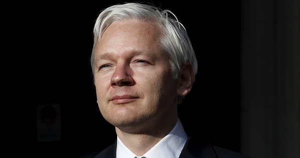 Julian Assange, es un programador, ciberactivista, periodista y activista de Internet australiano, conocido por ser el fundador, editor y portavoz del sitio web WikiLeaks.