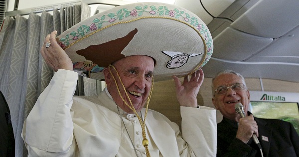 Video: El papa Francisco se puso un sombrero mexicano