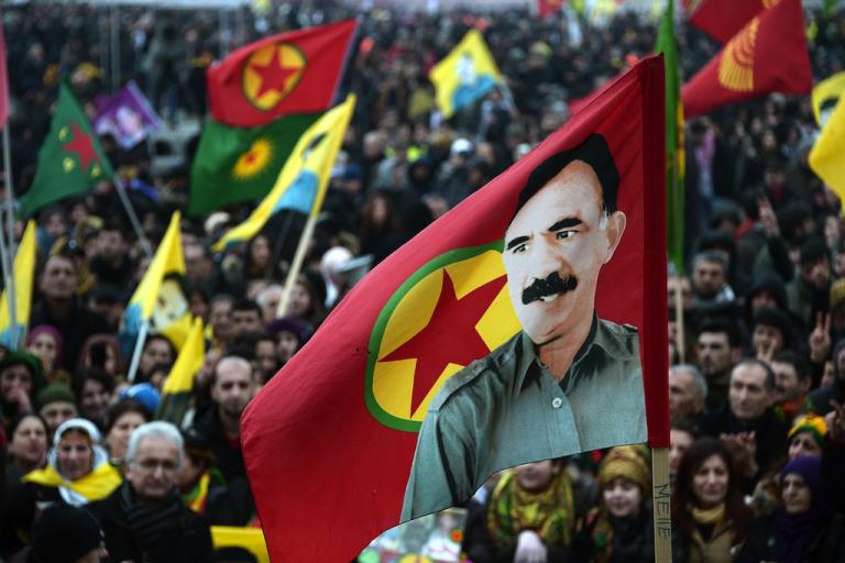Casi 15 mil kurdos manifestaron en Estrasburgo, este de Francia, para exigir la liberación de uno de sus líderes encarcelado desde 1999.