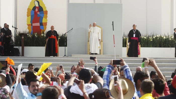 El papa Francisco asistió a un encuentro con jóvenes en el estadio 