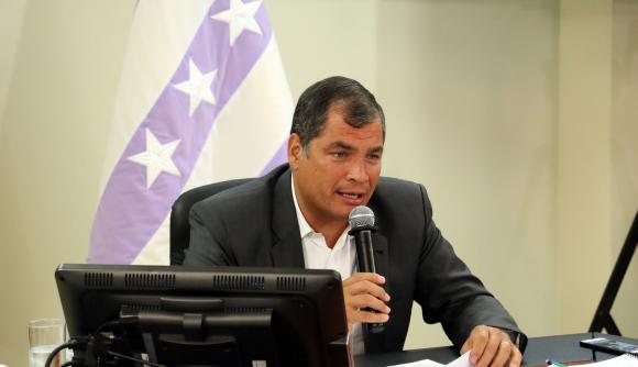 El presidente ecuatoriano considera que la caída de los precios del crudo afectará a todo el planeta