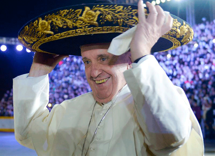 El papa Francisco se puso un sombrero típico de México; su agenda en ese país es desde el 12 hasta el 17 de febrero.