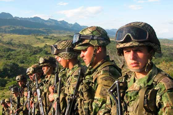 El mandatario de Colombia, Juan Manuel Santos, felicitó a las Fuerzas Armadas por su 
