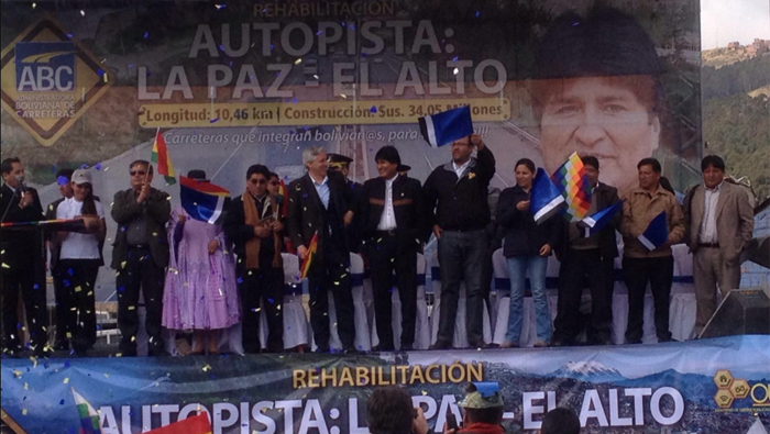 Evo Morales junto al vicepresidente García Linera firmaron ampliación de autopista La Paz-El Alto