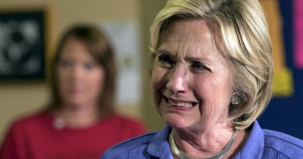 Clinton ha reconocido que usar una red privada para el manejo de sus correos electrónicos fue un error
