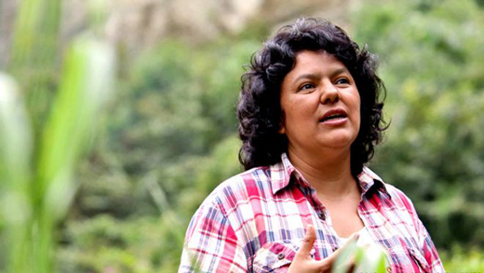 Hondureños condenan muerte de la líder indígena, Berta Cáceres.