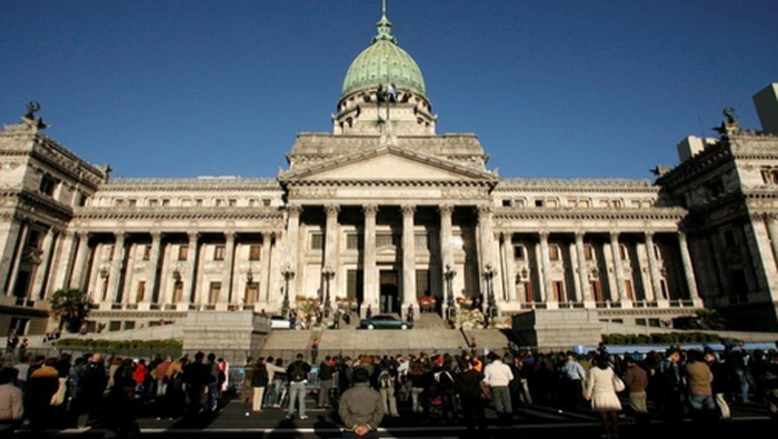 Congreso argentino discute posible derogación de leyes contra los fondos buitre.