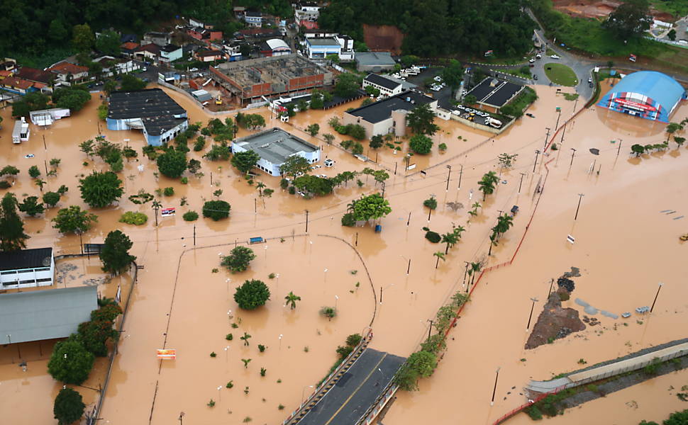 Las inundaciones han dejado 11 personas desaparecidas.