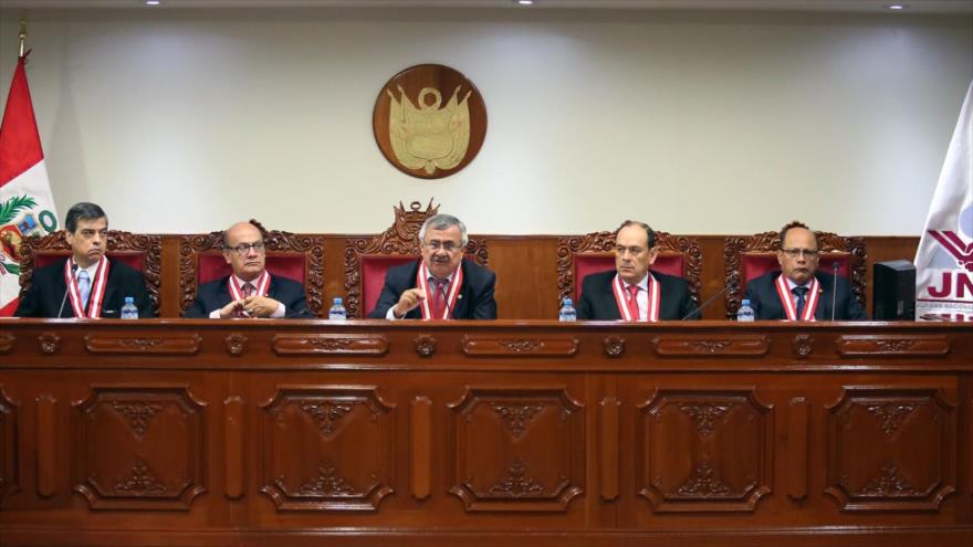 Miembros del Jurado Nacional de Elecciones (JNE) decidieron salida de Guzmán y Acuña de la carrera presidencial