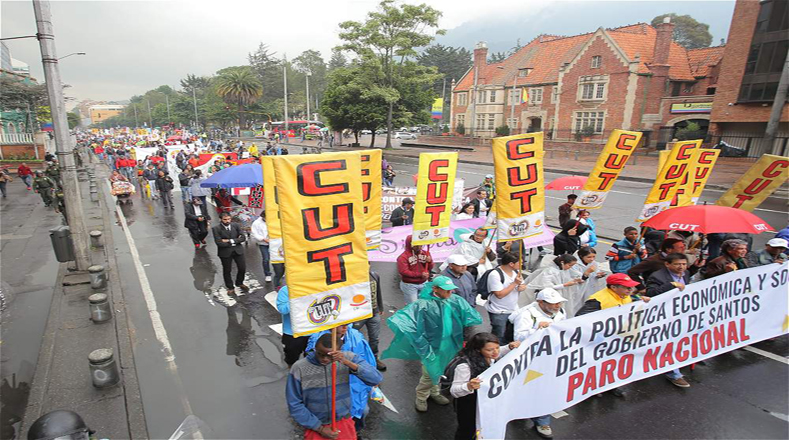 Las centrales obreras y gremios realizaron desde diferentes puntos de la capital del país las marchas convocadas en la jornada de paro nacional.