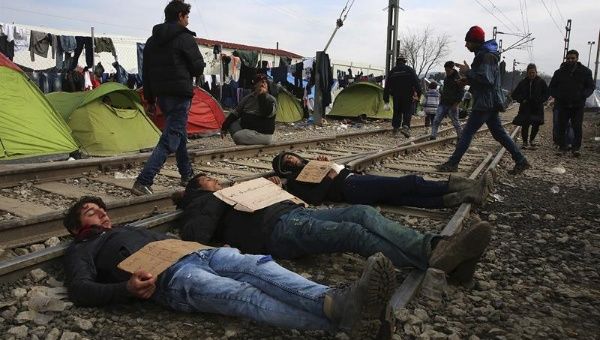 Refugiados protestan en contra del cierre de fronteras