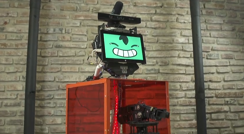 El robot I-Zak  es capaz de desplazarse de forma autónoma, reconocer voces y dialogar con un humano.
