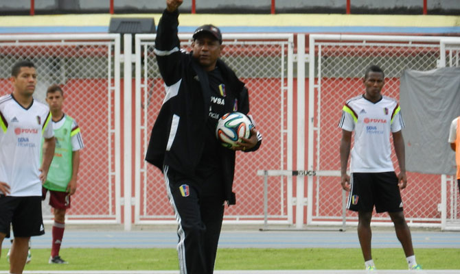 Sanvicente ha trabajado con un grupo de 13 jugadores, a la espera de completar el equipo en Lima