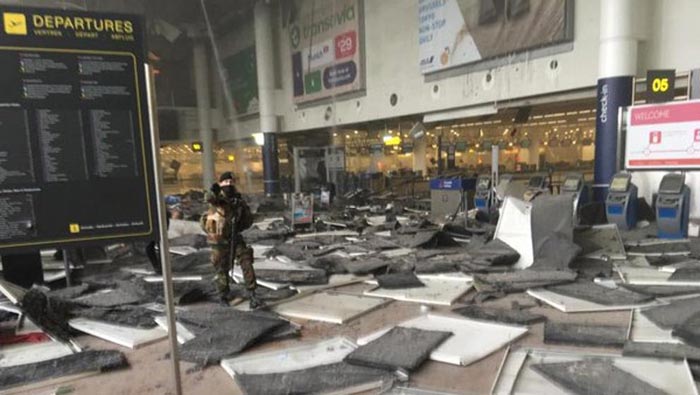 Autoridades evacuaron las instalaciones del aeropuerto tras el ataque.