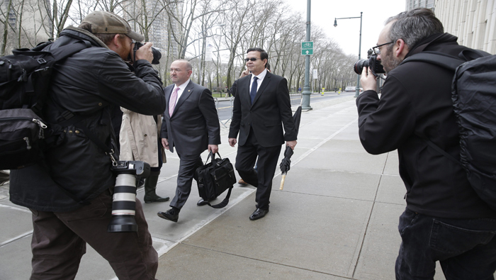 El expresidente de Honduras Rafael Callejas abandona la Corte Federal de Brooklyn, Nueva York, Estados Unidos.