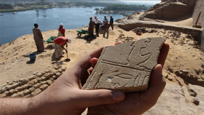 Las tumbas fueron halladas en la ribera oriental del río Nilo.