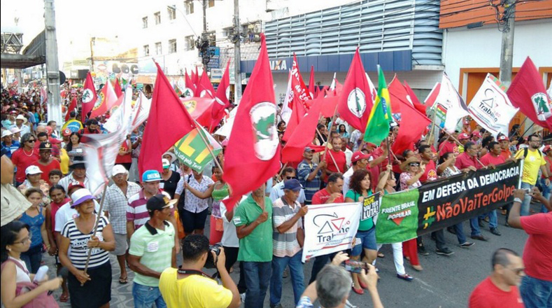 La corresponsal de teleSUR en Brasilia, Adriana Robreño, informó que a la convocatoria asistieron más de 100 mil personas.