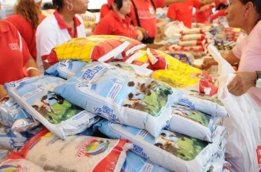 Maduro: Los CLAP nacen para hacer revolución en el sistema de distribución de alimentos para el pueblo venezolano.