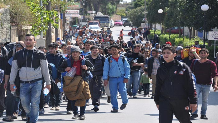 Los campamenos improvisados han generado manifestaciones en favor y contra la presencia de los refugiados en Grecia