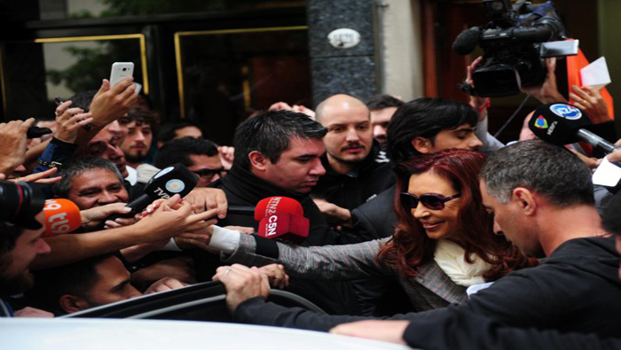 La expresidenta Cristina Fernández fue recibida en Buenos Aires por sus seguidores.