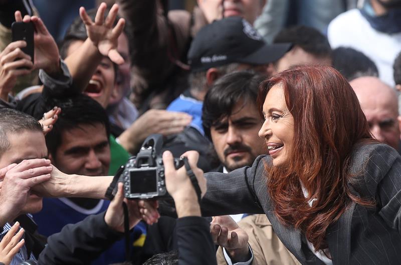 Tras conocerse la investigación contra la expresidenta Cristina Fernández, diversas personalidades políticas de Argentina le manifestaron su apoyo.
