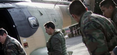 La Fuerza Aérea de Chile rescata a los tripulantes tras el trágico accidente.