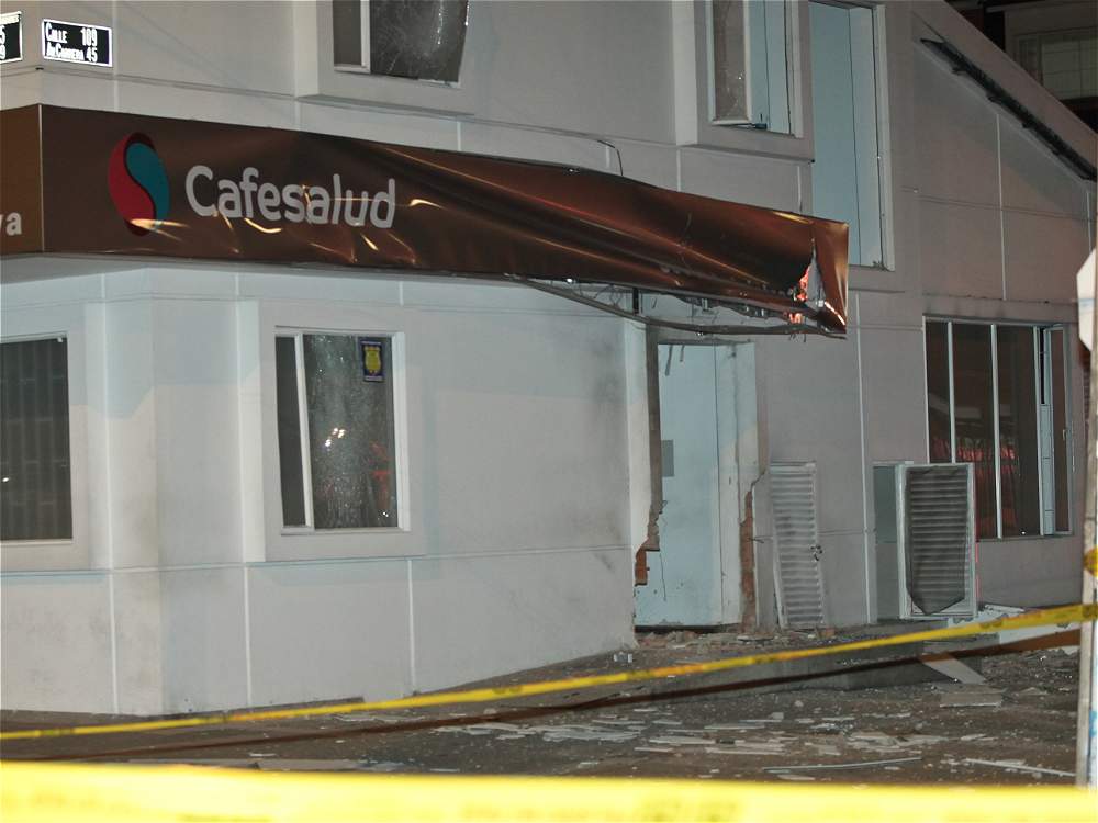 La primera explosión ocurrió en un café de la capital colombiana.