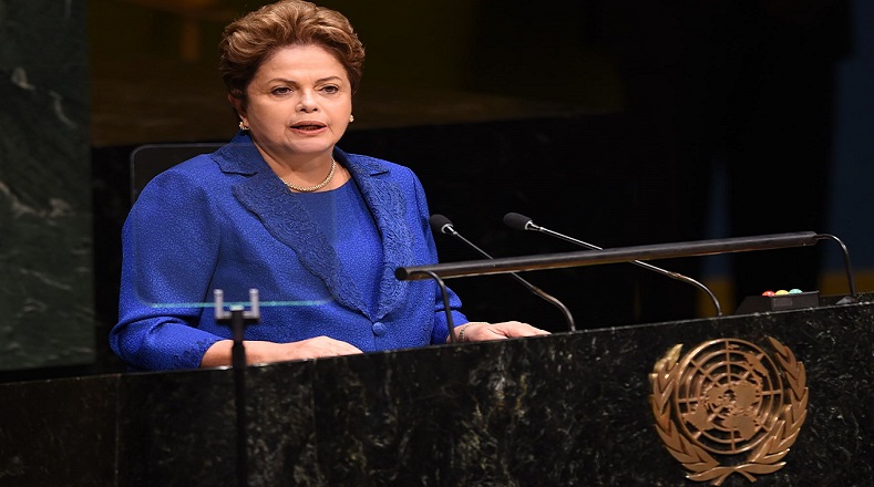 Rousseff considera que el proceso en su contra no es un juicio político, sino un golpe en su contra.