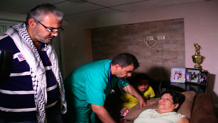 Médicos palestinos visitaron las zonas más afectadas por el terremoto.