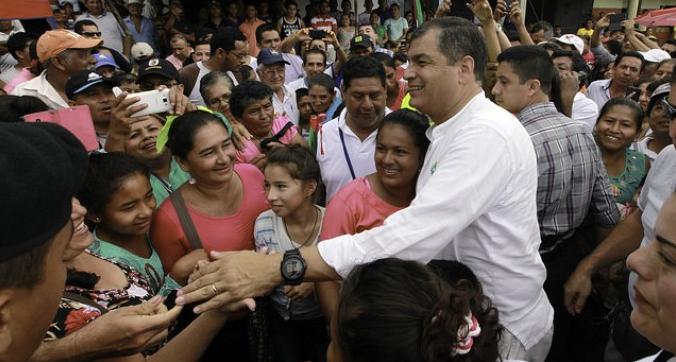 El presidente Correa recorrerá nuevamente las zonas afectadas por el terremoto de 7.8 grados.