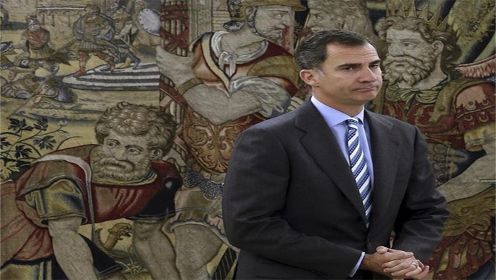 El rey Felipe VI afirma que el país debe decidir el futuro político de España.
