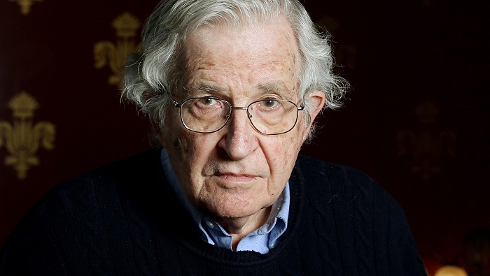 Chomsky ha sido crítico con las políticas neoliberales que promueve Estados Unidos
