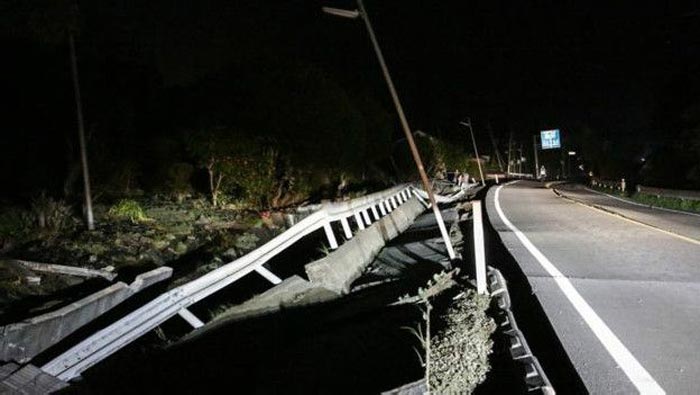 Varias carreteras presentaron daños de consideración tras las réplicas