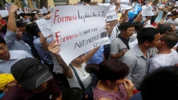 Demonstrators, holding signs to protest against Taiwanese enterprise Formosa Plastic and environmental-friendly messages, Hanoi, Vietnam May 1, 2016.