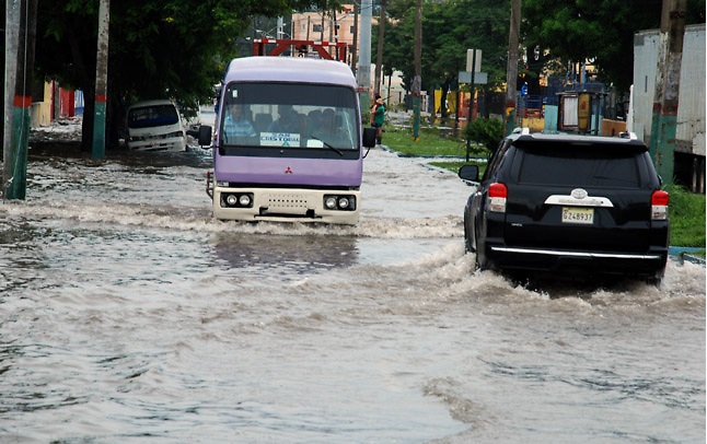 Las inundaciones han mantenido en alerta 18 provincias. Se esperan más lluvias y por ende más inundaciones.