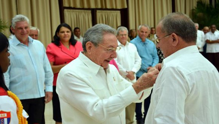La ceremonioa fue organizada en el Salón de Protocolo de Cubanacán de La Habana.